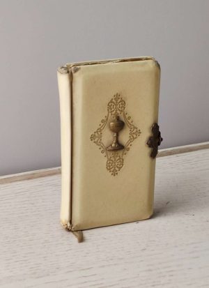 EL ÁNGEL DE LA INFANCIA. Devocionario infantil (libro mini / Ed. Regina, año 1946)