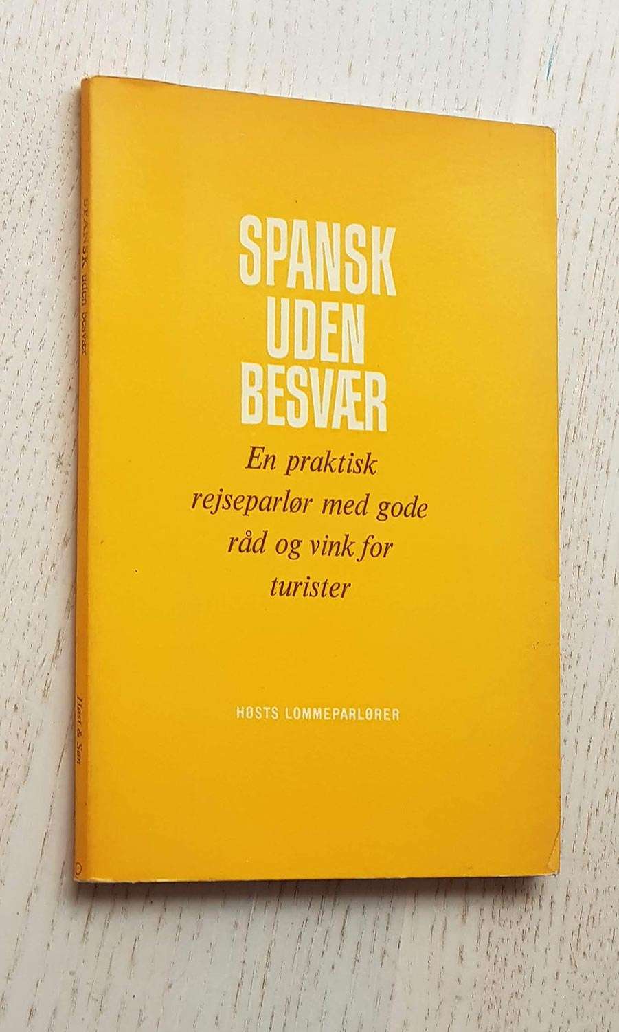 SPANSK UDEN BESVAER. En praktisk rejseparlør med gode råd og vink til turister