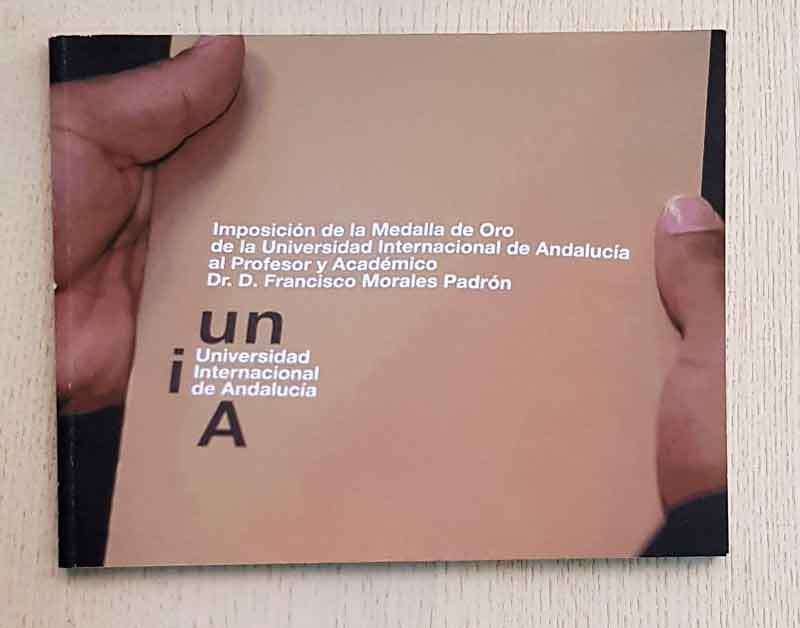IMPOSICIÓN DE LA MEDALLA DE ORO DE LA UNIVERSIDAD INTERNACIONAL DE ANDALUCÍA AL PROFESOR ACADÉMICO DR. D. FRANCISCO MORALES PADRÓN